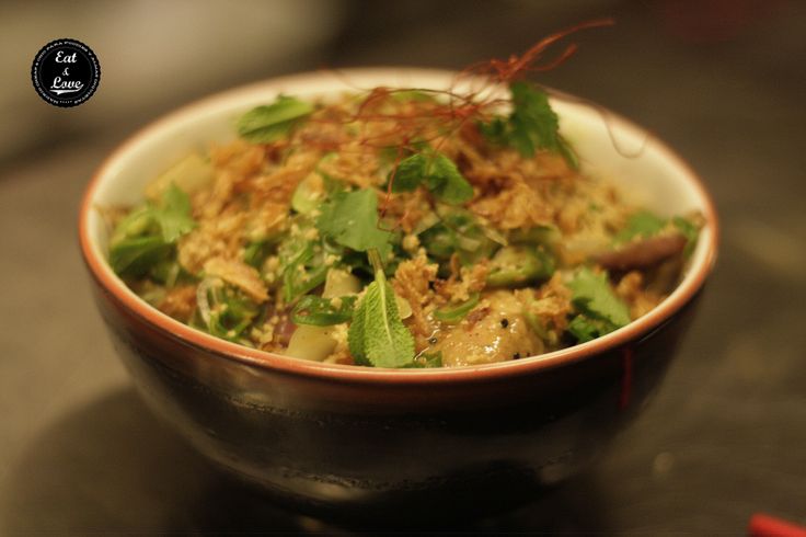 Pollo al curry rojo Tailandia. Nakeima, restaurante street food Madrid
