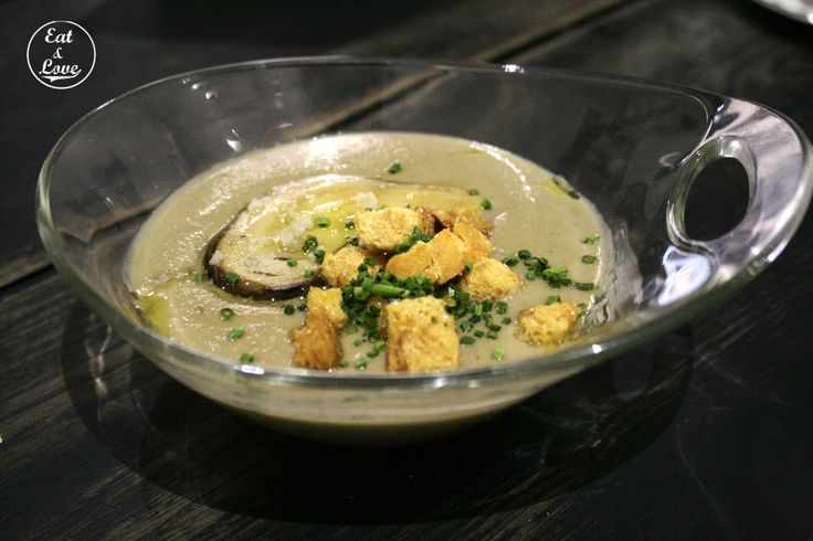 Crema de setas con foie y aceite de oliva en Triciclo restaurante Madrid
