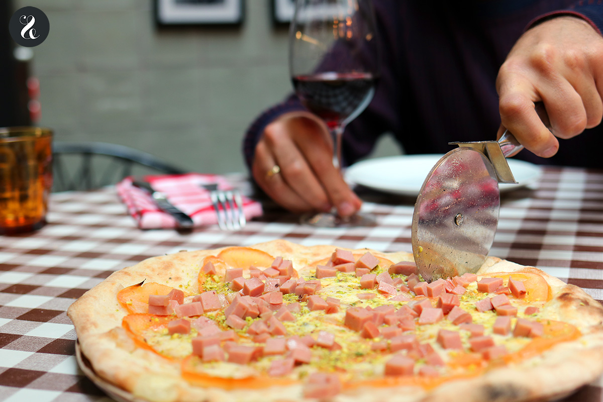 Pizza de mortadella y pesto - Fellina - Restaurante italiano en Madrid